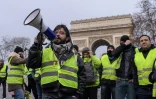 Des "gilets jaunes" rassemblés à Paris, le 15 décembre 2018