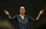 Wendy Gadian, responsable du cursus comédie musicale de la Royal Central School of Speech and Drama, lors d'une répétition, le 24 février 2017 à West End, le quartier londonien des théâtres et comédies musicales