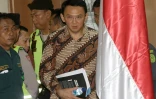 Le gouverneur chrétien de Jakarta Basuki Tjahaja Purnama, accusé de blasphème, arrive au tribunal à Jakarta le 13 décembre 2016