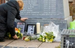 Des fleurs ont été déposées devant le monument à la mémoire des 13 manifestants abattus par des soldats britanniques, le 30 janvier 1972