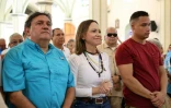 Photo fournie par le service de presse du parti Vente Venezuela, montre la dirigeante de l’opposition vĂ©nĂ©zuĂ©lienne, MarĂa Corina Machado, assistant Ă un office Ă l’église Santa Rosa, Ă Barquisimeto, au Venezuela, le 25 octobre 2026
