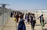 Des Afghans arrivent au Pakistan par le poste-frontière de Chaman, le 18 août 2021