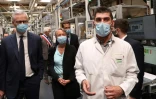 Bruno Le Maire et Elisabeth Borne visitent l'usine Valeo le 26 mai 2020 à Etaples, avec Emmanuel Macron