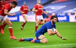 Le flanker et capitaine du XV de France Charles Ollivon inscrit un essai contre les Gallois au Stade de France, le 24 octobre 2020 
