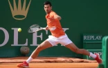 Novak Djokovic fae à l'Espagnol Alejandro Davidovich à Monte-Carlo, le 12 avril 2022  