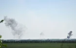 De la fumée après un bombardement dans la région de Donetsk, le 5 mai 2024 en Ukraine