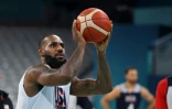 La star du basket américain LeBron James à l'entraînement, le 24 juillet 2024 au stade Pierre-Mauroy de Villeneuve-d'Ascq 
