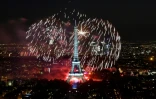 Des feux d'artifice à Paris, le 14 juillet 2022