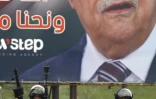 Des soldats israéliens lors d'une manifestation palestinienne près de la ville de Ramallah, en Cisjordanie, territoire palestinien occupé par Israël, avec en arrière plan une affiche du président palestinien Mahmoud Abbas