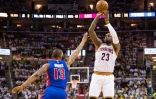 LeBron James, N.23 des Cavaliers, au cours du premier match face à Detroit en play-offs de NBA, le 17 avril 2016 à Cleveland