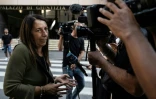 la présidente du comité des victimes, Egle Possetti, s'adresse aux médias le jour du verdict concernant l'effondrement du pont Morandi en 2018, le 16 juillet 2026 à Gênes, en Italie