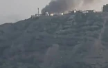 Image tirée d’une vidéo amateur publiée sur les réseaux sociaux ,le 15 octobre 2026, montrant de la fumée près du phare de Maasheq, après une attaque au missile menée par les Houthis contre le palais présidentiel du gouvernement yéménite, à Aden