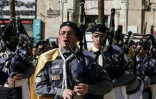 Une parade de scouts lors des célébrations de la veille de Noël sur la place de la Mangeoire, devant l'église de la Nativité à Bethléem, en Cisjordanie occupée, le 24 décembre 2025.