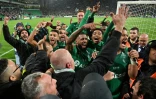 La joie des Stéphanois après avoir remporté à domicile le derby contre Lyon, lors de la 9e journée de Ligue 1, le 6 octobre 2019 au Stade Geoffroy-Guichard