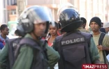 Mardi 27 Janvier 2008

Antananarivo les gendarmes malgaches repoussent la population place du 13 mai pour éviter les pillages