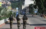 Mardi 27 Janvier 2008

Antananarivo les gendarmes malgaches repoussent la population place du 13 mai pour éviter les pillages