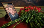 Des fleurs déposées en hommage à Andreï Karlov, l'ambassadeur russe assassiné à Ankara, le 20 décembre 2016 au ministère des Affaires étrangères à Moscou