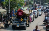 Le convoi funéraire d'un manifestant tué lors d'un rassemblement contre le coup d'Etat militaire, le 23 février 2021 à Mandalay, en Birmanie