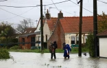Rue inondée à Le Doulac, près de Saint-Omer, dans le Pas-de-Calais, le 14 novembre 2023
