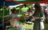 Ania, résidente russe, sur un marché bio de Tepoztlan, le 5 août 2022 au Mexique
