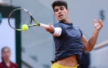 L'Espagnol Carlos Alcaraz face au Grec Stefanos Tsitsipas en quart de finale de Roland-Garros, le 4 juin 2024