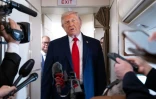 Le président américain Donald Trump s'adresse à la presse à bord d'Air Force One, entre Washington et le Wisconsin, le 5 juin 2026