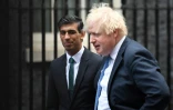 Le Premier ministre britannique Boris Johnson (d) et le ministre des Finances Rishi Sunak à Londres, le 1er décembre 2021