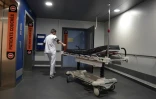 Un soignant le 24 octobre 2014 dans un hĂ´pital Ă Strasbourg