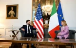 Le vice-président américain JD Vance s'entretient avec la Première ministre italienne Giorgia Meloni à Rome le 18 avril 2025