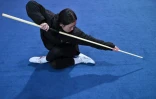Ren Nianjie, qui prévoit d'étudier les arts martiaux à l'université, fait une démonstration de kung-fu d'Emei, à Emeishan, dans la province du Sichuan, le 21 février 2025 dans le sud-ouest de la Chine