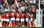 Les joueurs des Tonga soudés après leur défaite contre l'Argentine, le 4 octobre 2015 à Leicester