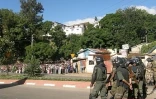 Mercredi 18 février 2008 - Quartier d'Anosy à Antananarivo -
Les partisans de "TGV" veulent entrer dans les ministères