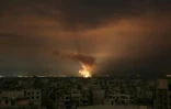 Des explosions nocturnes dans le fief rebelle de la Ghouta orientale après des frappes du régime tard le 23 février 2018