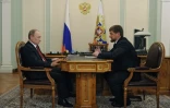 Le président tchétchène Ramzan Kadyrov (D) ici face à Poutine le 7 avril 2014, devra pour la première fois faire face aux électeurs depuis sa nomination à ce poste par le Kremlin en 2007 car les électeurs vont renouveler certains parlements régionaux.