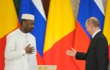 Le président russe Vladimir Poutine et le chef de la junte malienne Assimi Goïta lors d'une cérémonie officielle à Moscou le 23 juin 2025