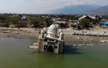 Vue aérienne de la mosquée de Palu après le séisme et le tsunami, le 4 octobre 2018 en Indonésie