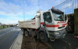 Le camion-benne à l'origine de l'accident qui a coûté la vie à six adolescents le 11 février 2016, à Rochefort