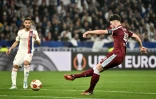 Le capitaine de West Ham Declan Rice inscrit le 2e but de son équipe contre Lyon à Décines-Charpieu, le 14 avril 2022