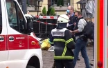 La police et les secours sur les lieux où un "conducteur fou" a fauché plusieurs passants à Trèves, en Allemagne, le 1er décembre 2020
At least two people were killed and several injured when a car drove into a pedestrian zone in the southwestern German city of Trier on December 1, 2020, police said, adding that the driver had been arrested.