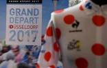 Le maillot du meilleur grimpeur du Tour de France est présenté à Düsseldorf, le 14 janvier 2016