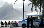 Patrouille de la police militaire sur la plage d'Arpoador, à Rio de Janeiro, le 2 septembre 2026