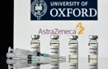 Illustration de doses et seringues pour le vaccin contre le Covid-19, le 17 novembre 2020 à Londres, avec le logo de l'université d'Oxford et de son partenaire britannique AstraZeneca