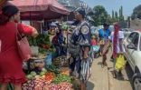 Sur un marché de Libreville, le 31 août 2023 au Gabon