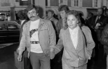 Bernard Laroche et son épouse Marie-Ange Laroche arrivent au Palais de Justice d'Epinal, le 25 mars 1985, pour une journée d'audition avec le juge Jean-Michel Lambert et Christine et Jean-Marie Villemin, qui tuera son cousin quatre jours plus tard