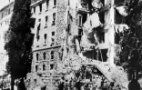 L'hôtel King David détruit par un attentat à la bombe visant les bureaux des autorités britanniques perpétré par l'organisation extrémiste juive de l'Irgoun, le 22 juillet 1946 à Jérusalem
