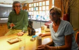 Patrick Balkany et sa femme Isabelle chez eux à Giverny, le 5 août 2022 dans l'Eure