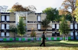 Le centre d'accueil pour sans abris dans le 16e arrondissement de Paris, à la lisière du Bois de Boulogne, le 17 octobre 2016