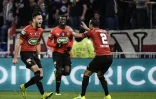 Le défenseur de Rennes Ramy Bensebaini (g) buteur lors de la victoire de Rennes à Lyon en demi-finale de la Coupe de France le 2 avril 2019