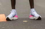 Le prototype Alphafly d'Eliud Kipchoge comptait trois lames de carbone dans sa semelle pour offrir une meilleure réaction à chaque foulée