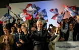 Le président du groupe parlementaire Droite Républicaine Laurent Wauquiez (C), à la fin de son dernier meeting de campagne pour la présidence du parti Les Républicains (LR) à Jonage, le 16 mai 2025